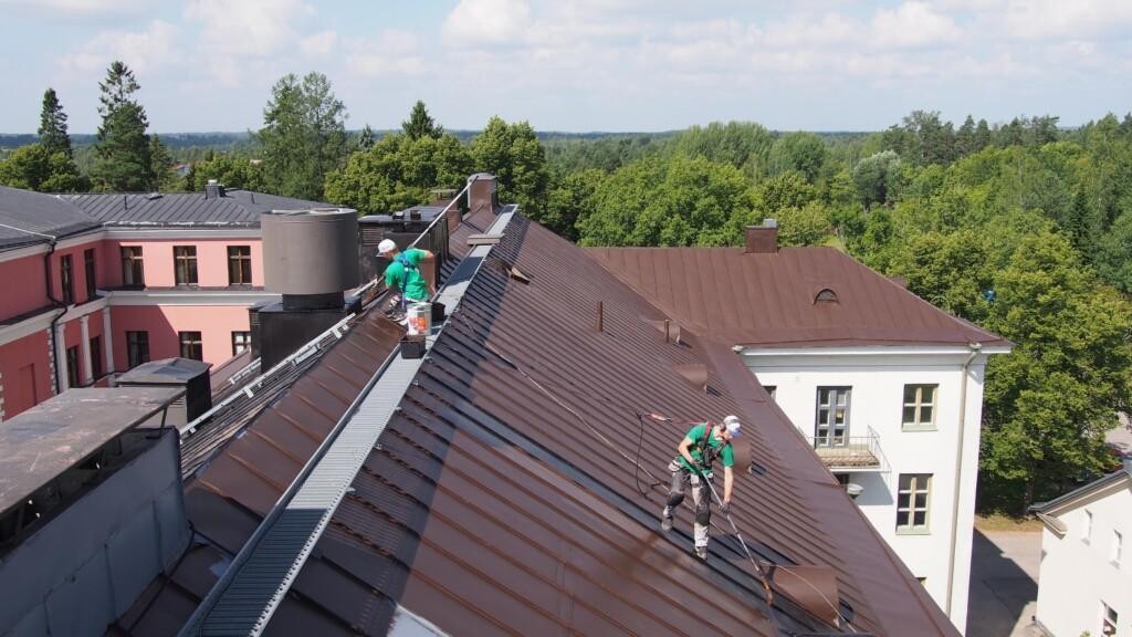 Talon maalaus ruiskulla vai pensselillä?