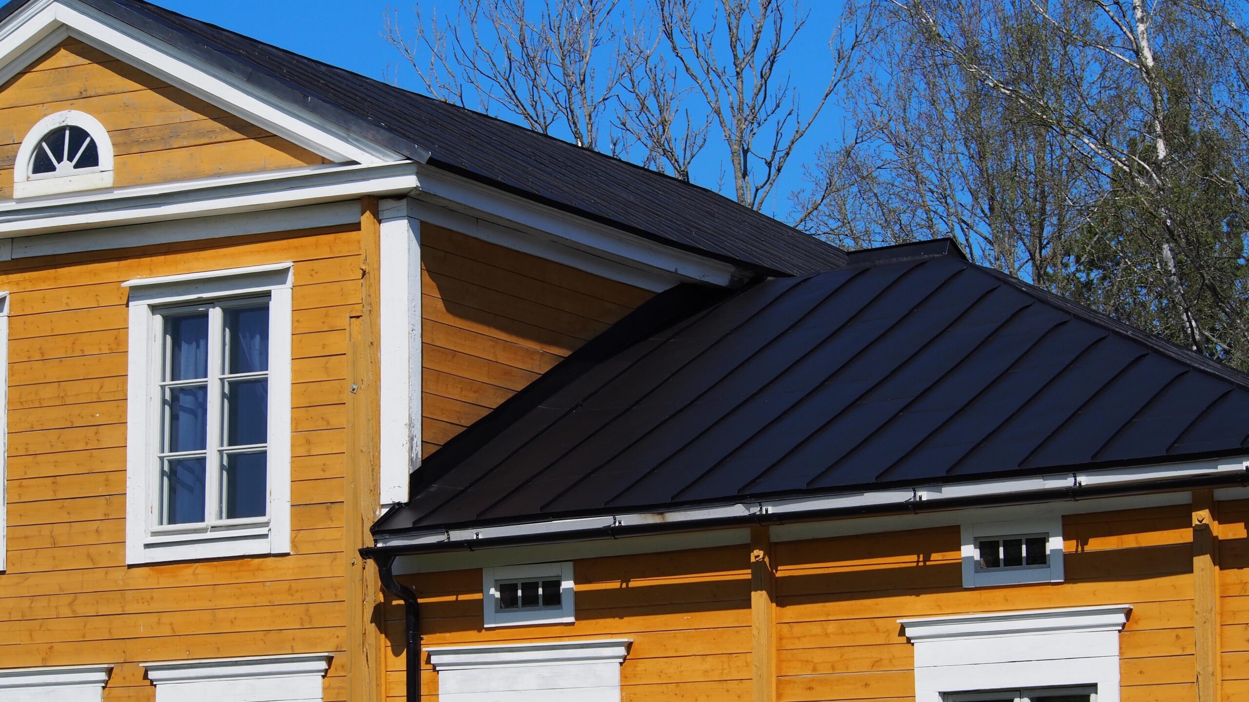 Paljonko peltikaton maalaus maksaa?