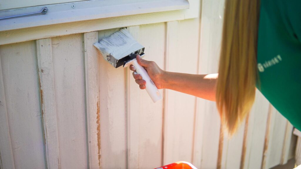 Voiko vanhan maalin päälle maalata?