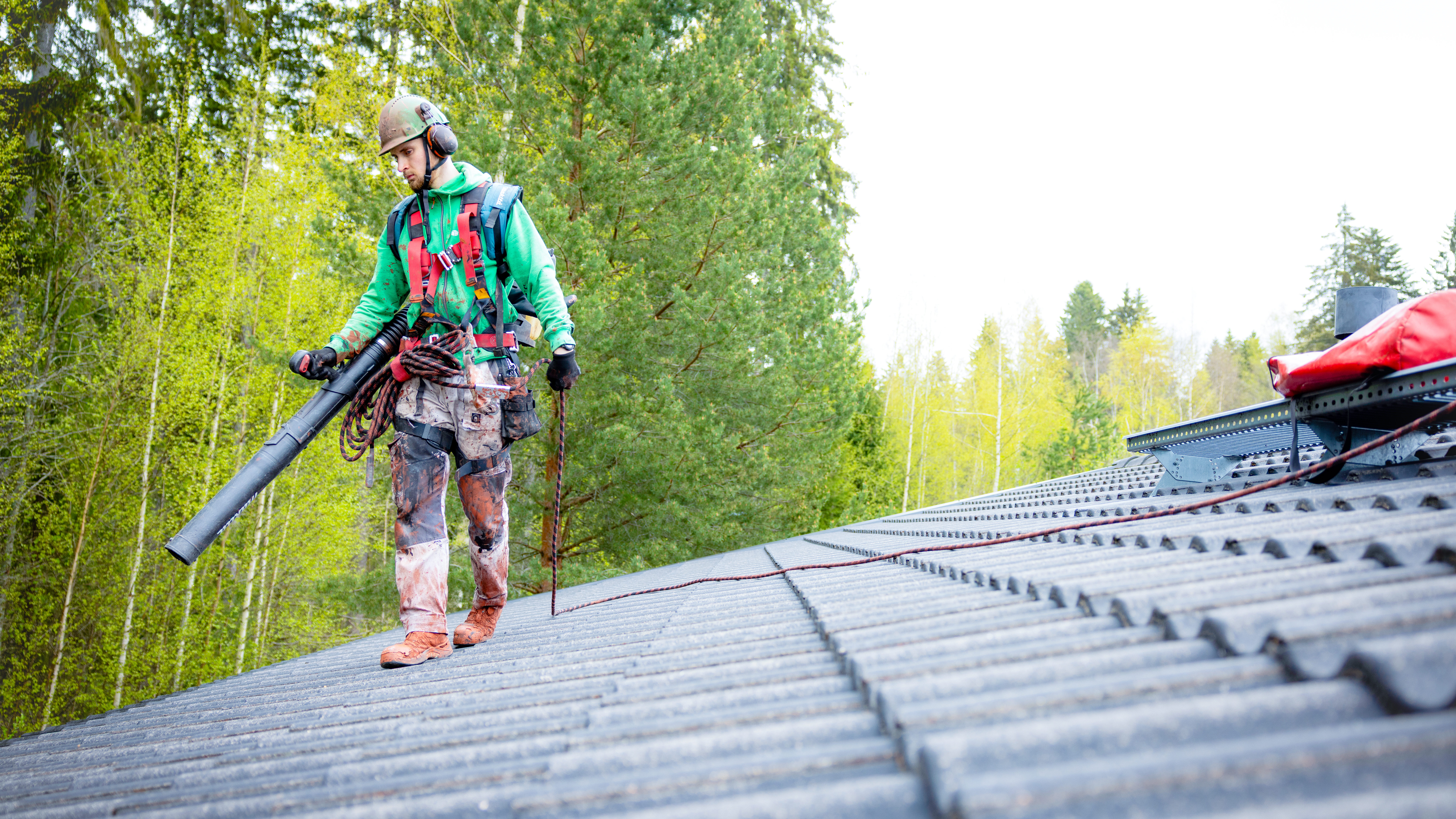 Mitä maksaa tiilikaton maalaus Värisetin kautta?