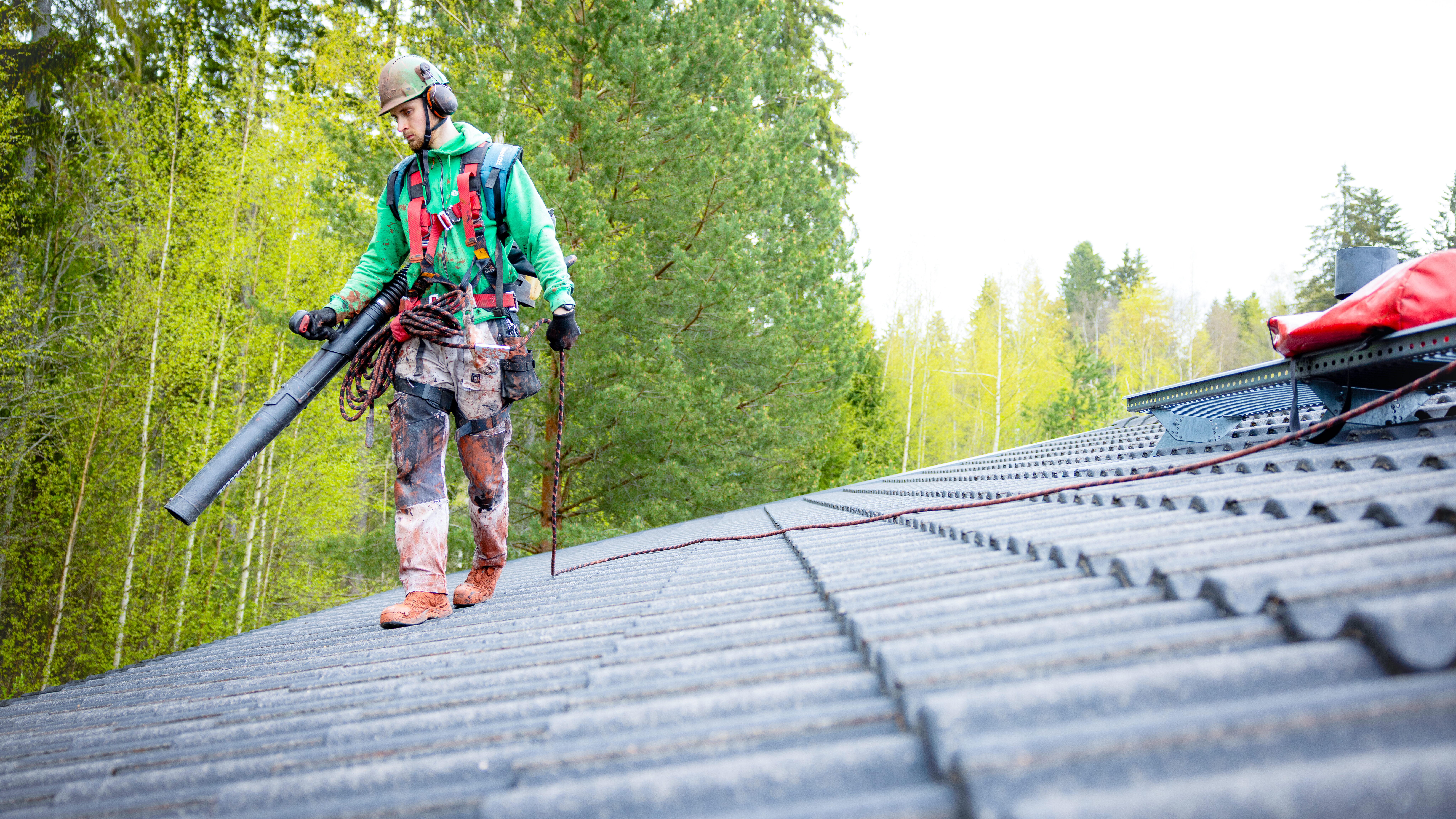 Tiilikaton huolto hinta – paljonko tiilikaton huolto maksaa?
